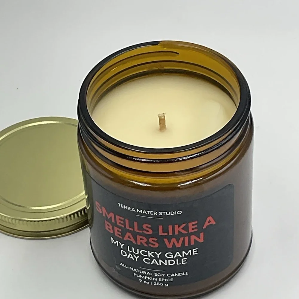 SMELLS LIKE A BEARS WIN CANDLE CHICAGO NFL CANDLE 9 OZ. PUMPKIN SPICE FOOTBALL